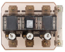 Dreiphasen-Stromwandlersatz ASKD 31.8 mit Bodenplatte, Technische Daten und Abmessungen Primär-Nennstrom 3x200 bis 3x600 A Sekundär-Nennstrom 1 oder 5 A Klassengenauigkeit Kl. 0,5 oder 1 Schnappbefestigung lieferbar nein